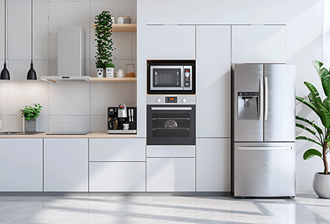 What are the differences in applications between thin and thick MDF?